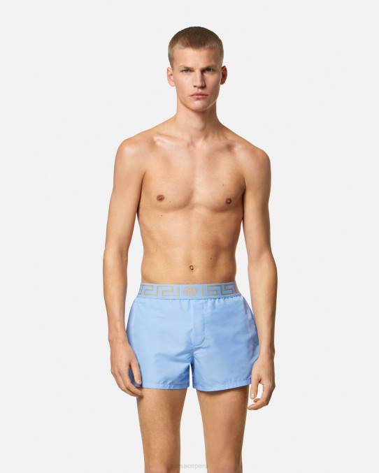 Versace ropa interior y ropa de playa hombres shorts de baño con borde de greca 6BPV1796 azul claro