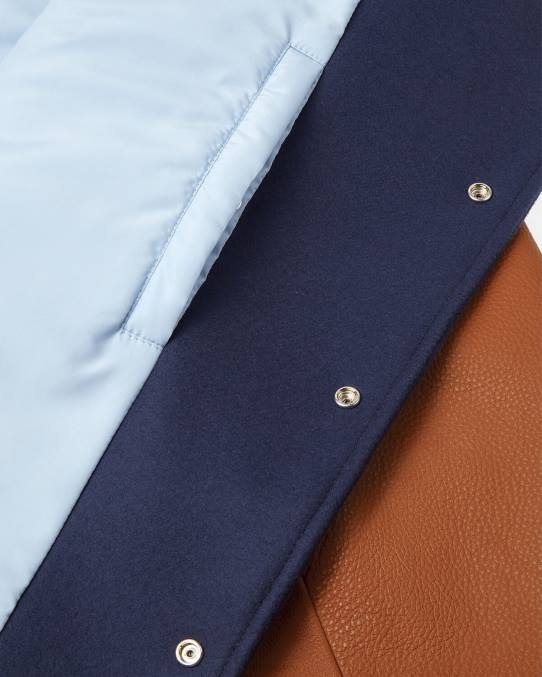 Versace ropa hombres chaqueta bomber con logo universitario 6BPV1257 azul Marrón