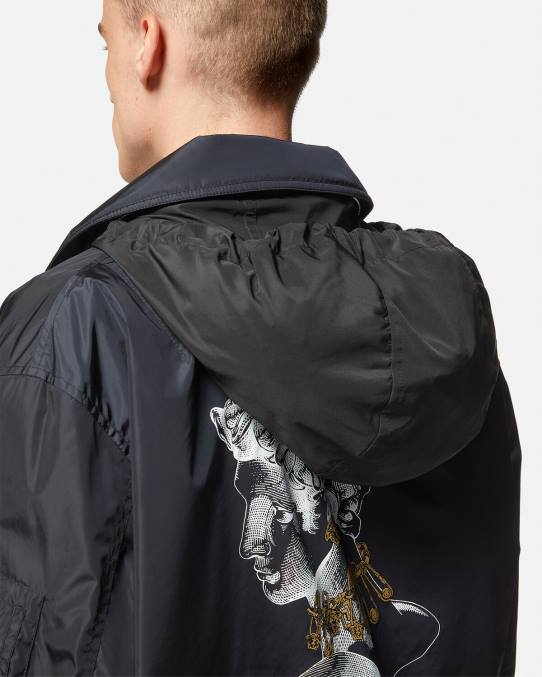 Versace ropa hombres chaqueta de nailon con logo gráfico 6BPV1243 negro