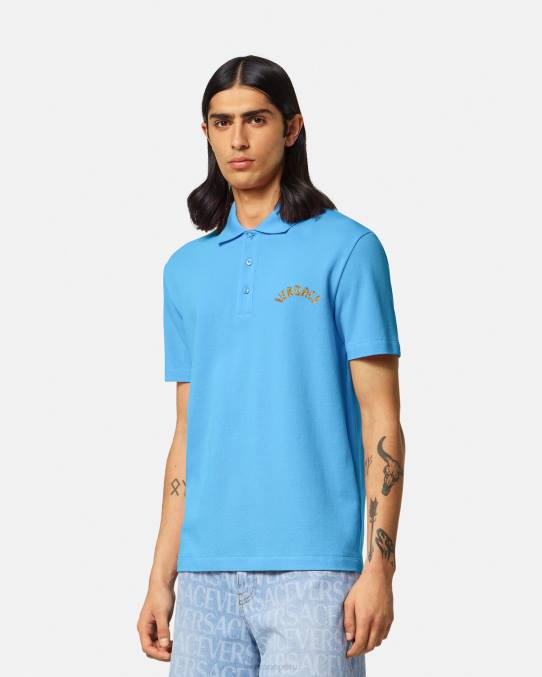 Versace ropa hombres playera tipo polo con logo barroco y conchas marinas 6BPV1362 azul claro