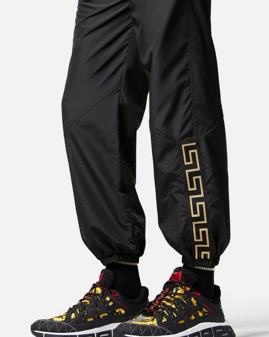 Versace ropa hombres pantalones deportivos con Greca de nailon 6BPV1453 negro