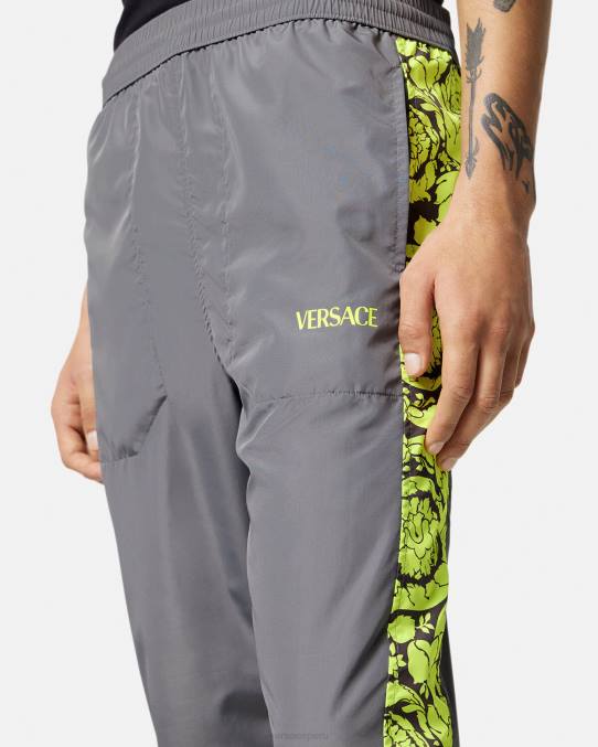 Versace ropa hombres pantalones deportivos con silueta barroca 6BPV1460 gris y lima