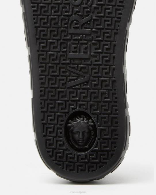 Versace zapato hombres zapatillas con greca y tachuelas 6BPV1555 negro