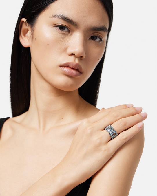 Versace accesorios mujer anillo con medusa y greca de cristal 6BPV723 azul claro y metalizado