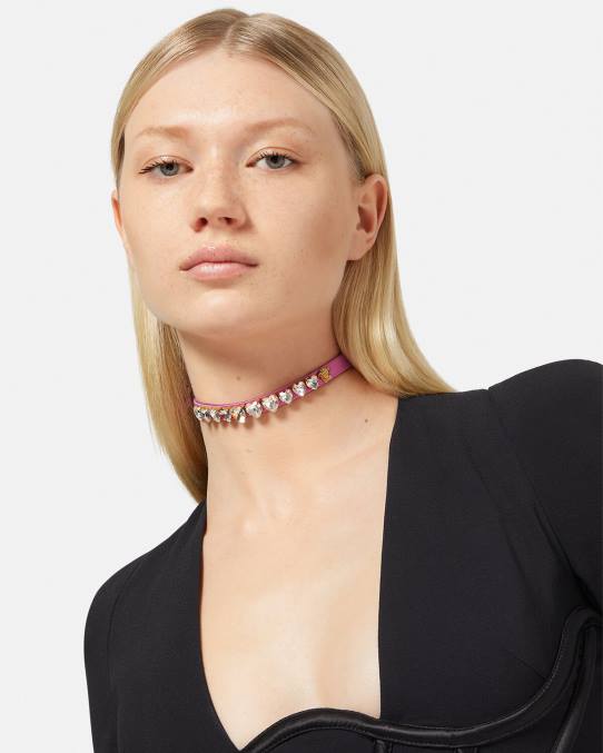 Versace accesorios mujer gargantilla de corazón con cristales satinados 6BPV827 rosa